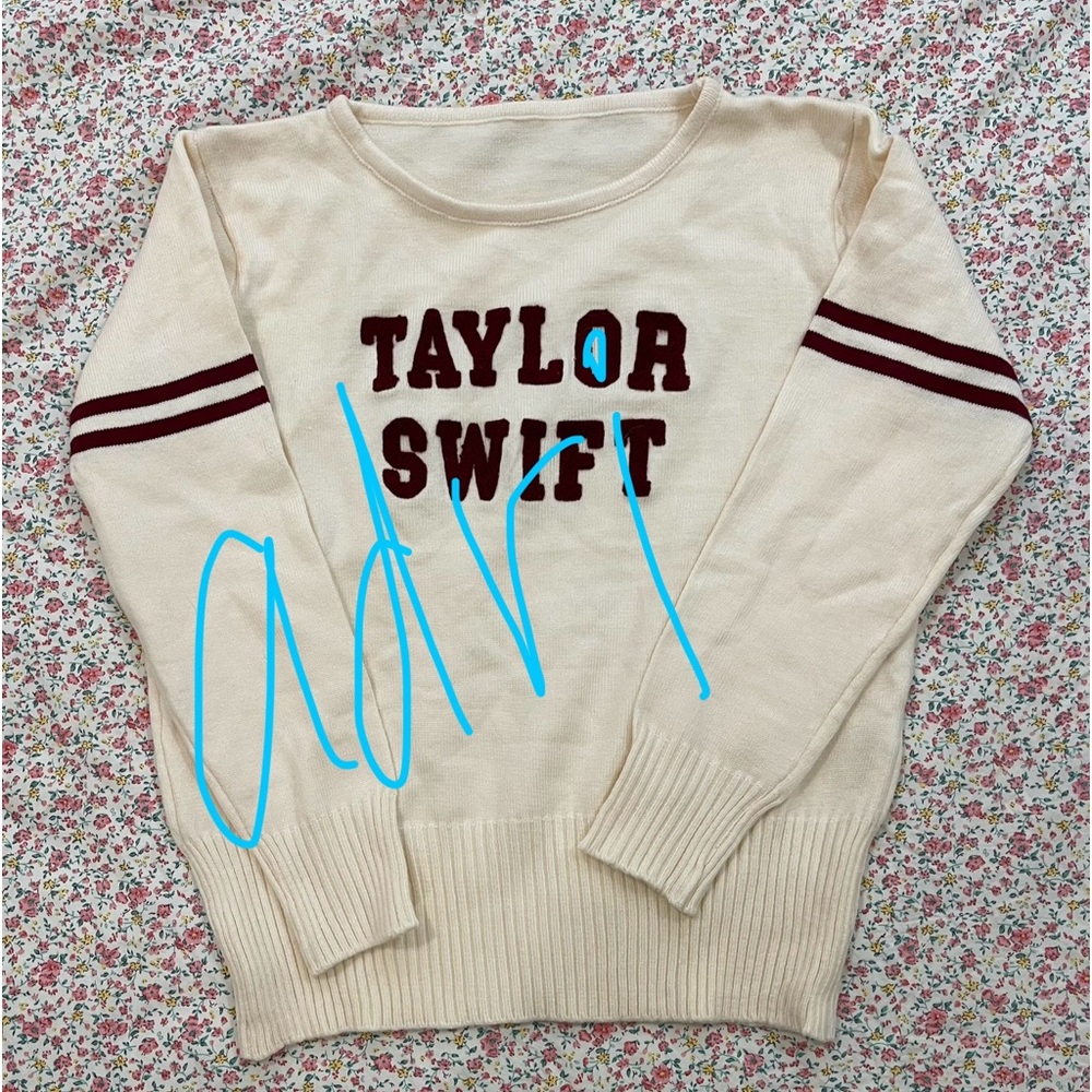 “Taylor Swift” Crewneck Sweater